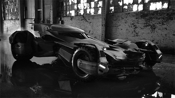 ബാറ്റ്മാൻ സീരീസിലെ പുതിയ ബാറ്റ്മൊബൈലിന്റെ ചിത്രങ്ങൾ പുറത്ത്