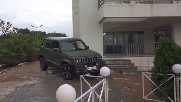 ഭാര്യയ്ക്ക് മോഡിഫൈഡ് TUV300 സ്റ്റിംഗർ സമ്മാനിച്ച് ഭർത്താവ്