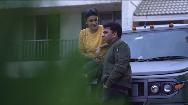 ഭാര്യയ്ക്ക് മോഡിഫൈഡ് TUV300 സ്റ്റിംഗർ സമ്മാനിച്ച് ഭർത്താവ്