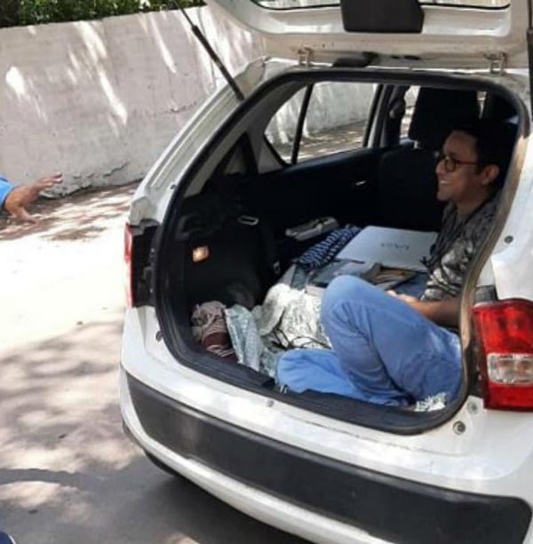 പകല്‍ കൊവിഡ് പരിചരണം, രാത്രിയുറക്കം കാറില്‍; ഡോക്ടര്‍ക്ക് താമസസൗകര്യമൊരുക്കി അധികൃതര്‍