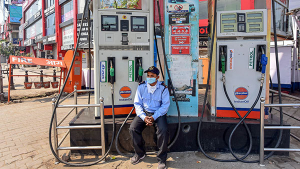 ലോക്ഡൗണ്‍: ഇന്ധന ഉപയോഗം ഗണ്യമായി കുറഞ്ഞു