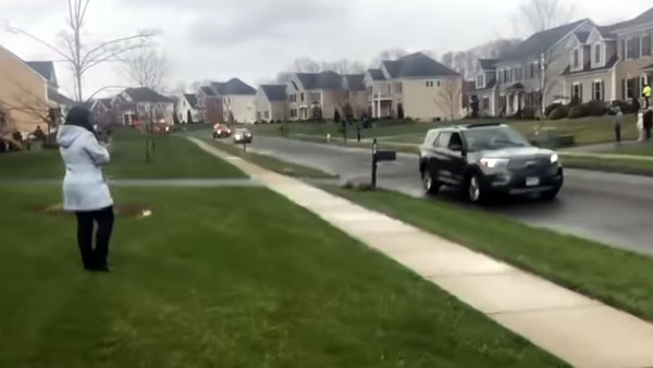 യുഎസിൽ കൊവിഡ് രോഗികളെ ചികിത്സിച്ച ഇന്ത്യൻ ഡോക്ടർക്ക് നൂറു കാറുകളുടെ സല്യൂട്ട്