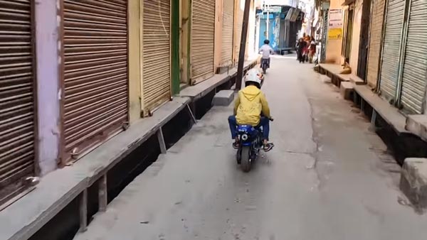 ലോക്ഡൗണില്‍ കൈയ്യടി നേടി രണ്ടു മിടുക്കന്മാര്‍; യൂട്യൂബ് വരുമാനം പാവങ്ങള്‍ക്ക് നല്‍കി, വീഡിയോ