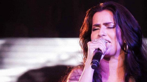 ബോളിവുഡ് പിന്നണി ഗായികമാരുടെ ആഢംബര ഹോട്ട് കാറുകൾ