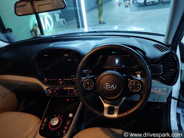 2020 വേൾഡ് അർബൻ കാർ ഓഫ് ദി ഇയർ പുരസ്കാരം നേടി കിയ സോൾ ഇവി