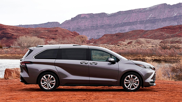 കാർണിവലിന് ഒത്ത എതിരാളിയുമായി ടൊയോട്ട, നാലാം തലമുറ സിയന്ന എംപിവി വിപണിയിൽ