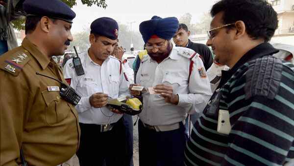 ലോക്ക്ഡൗണില്‍ അമിതവേഗം; 4.5 ലക്ഷം വാഹന ഉടമകള്‍ക്ക് പിഴ ചുമത്തി പൊലീസ്