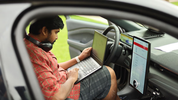 മാക്-ഇ ഇലക്ട്രിക് ക്രോസ്ഓവറിന് പുതിയ അപ്‌ഡേറ്റുകൾ നൽകാനൊരുങ്ങി ഫോർഡ്