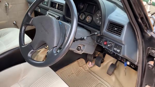 എൺപതുകളുടെ പ്രൗഢിയിൽ ഇന്നും തിളങ്ങി മാർക്ക് IV അംബാസഡർ