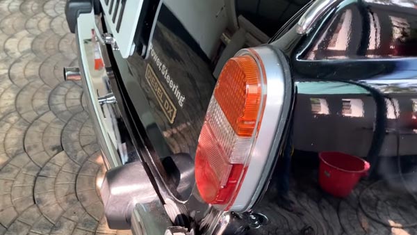 എൺപതുകളുടെ പ്രൗഢിയിൽ ഇന്നും തിളങ്ങി മാർക്ക് IV അംബാസഡർ