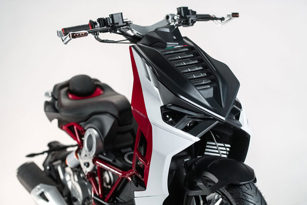 വിചിത്ര രൂപിയായ ഇറ്റാലിയൻ സ്കൂട്ടർ; ഇറ്റാൽജെറ്റ് ഡ്രാഗ്സ്റ്റർ 125 വിചിത്ര രൂപിയായ ഇറ്റാലിയൻ സ്കൂട്ടർ; ഇറ്റാൽജെറ്റ് ഡ്രാഗ്സ്റ്റർ 125