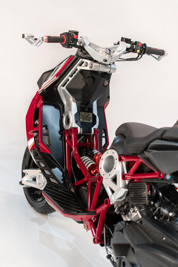 വിചിത്ര രൂപിയായ ഇറ്റാലിയൻ സ്കൂട്ടർ; ഇറ്റാൽജെറ്റ് ഡ്രാഗ്സ്റ്റർ 125 വിചിത്ര രൂപിയായ ഇറ്റാലിയൻ സ്കൂട്ടർ; ഇറ്റാൽജെറ്റ് ഡ്രാഗ്സ്റ്റർ 125