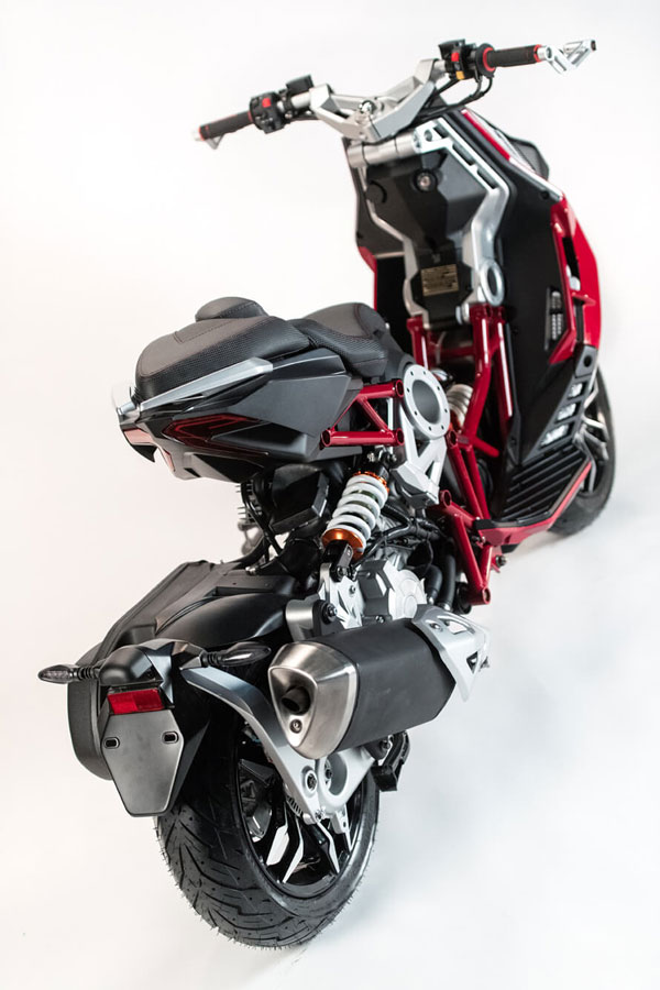 വിചിത്ര രൂപിയായ ഇറ്റാലിയൻ സ്കൂട്ടർ; ഇറ്റാൽജെറ്റ് ഡ്രാഗ്സ്റ്റർ 125 വിചിത്ര രൂപിയായ ഇറ്റാലിയൻ സ്കൂട്ടർ; ഇറ്റാൽജെറ്റ് ഡ്രാഗ്സ്റ്റർ 125