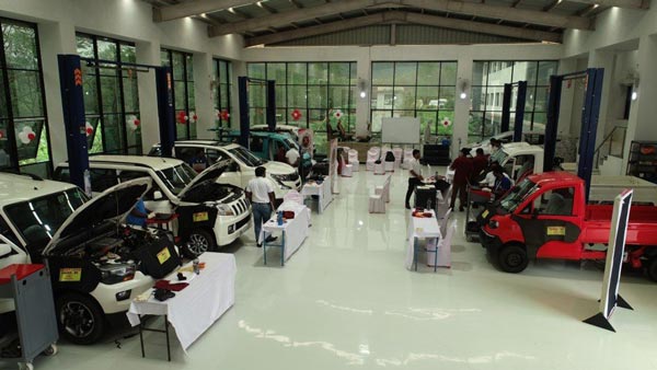 വാഹനം സര്‍വീസ് ചെയ്യുന്നതിന്റെ ദൃശ്യങ്ങള്‍ വീട്ടിലിരുന്നു കാണാം; സര്‍വം ഡിജിറ്റല്‍മയമാക്കി മഹീന്ദ്ര