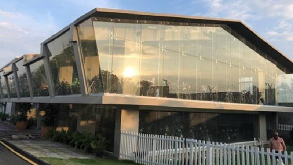 താരത്തിന്റെ വണ്ടി പ്രേമം! കാണാം ധോണിയുടെ ഗാരേജ് മ്യൂസിയം