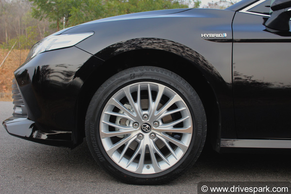 ടൊയോട്ട കാമ്രി ബിഎസ് VI പുറത്തിറങ്ങി; വില 37.88 ലക്ഷം