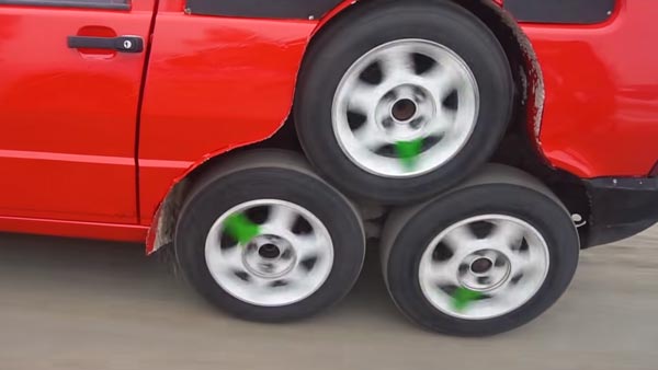 എട്ട് വീലുകളിൽ ഭ്രാന്തൻ രൂപകൽപ്പനയിലൊരുങ്ങി ഫിയറ്റ് യുനോ