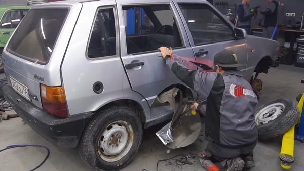 എട്ട് വീലുകളിൽ ഭ്രാന്തൻ രൂപകൽപ്പനയിലൊരുങ്ങി ഫിയറ്റ് യുനോ