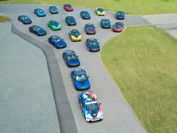 i8 പ്ലഗ്-ഇൻ ഹൈബ്രിഡ് സ്പോർട്സ് കാറിന് ഗംഭീര യാത്രയയപ്പ് നൽകി ബിഎംഡബ്ല്യു 