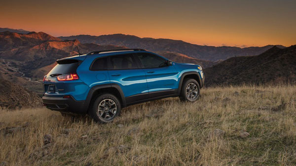 ജീപ്പ് ചെറോക്കി എസ്‌യുവിയെ തിരിച്ചുവിളിച്ച് ഫിയറ്റ്