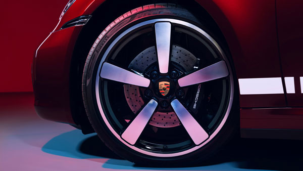 911 ടാർ‌ഗ 4S -ന് പിന്നാലെ ഹെറിറ്റേജ് ഡിസൈൻ പതിപ്പും അവതരിപ്പിച്ച് പോർഷ