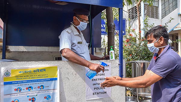 കൊവിഡ് അൺലോക്ക് 1.0; ഓട്ടോറിക്ഷകളിൽ ഐസൊലേഷൻ കവറുമായി ഡ്രൈവർമാർ