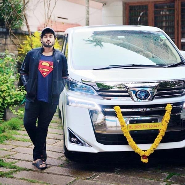 മോഹന്‍ലാലിന് പിന്നാലെ ടൊയോട്ട വെല്‍ഫയര്‍ സ്വന്തമാക്കി സുരേഷ് ഗോപി; ചിത്രങ്ങള്‍ പങ്കുവെച്ച് ഗോകുല്‍ സുരേഷ്