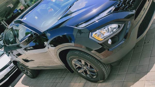 ബിഎസ് VI ഹാരിയര്‍ ഡാര്‍ക്ക് എഡിഷന്‍ ഡെലിവറി ആരംഭിച്ച് ടാറ്റ