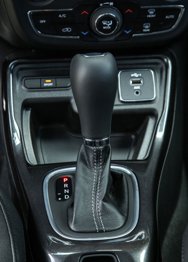 പരീക്ഷണയോട്ടം നടത്തി ജീപ്പ് കോമ്പസ് ഫെയ്‌സ്‌ലിഫ്റ്റ്; ഇന്റീരിയര്‍ വിവരങ്ങള്‍ പുറത്ത്