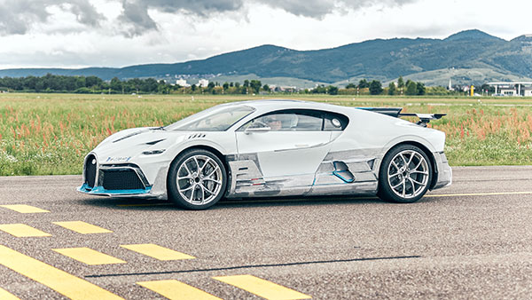 ഡെലിവറികൾ ആരംഭിക്കുന്നതിന് മുന്നോടിയായി അവസാന ഘട്ട പരിശോധനയ്ക്കൊരുങ്ങി ബുഗാട്ടി ഡിവോ