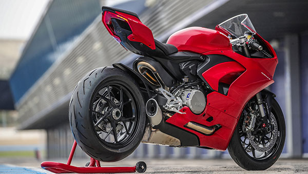 സൂപ്പർ ബൈക്ക് ശ്രേണിയിലേക്ക് പാനിഗാലെ V2 ഓഗസ്റ്റിൽ അരങ്ങേറ്റം കുറിക്കും