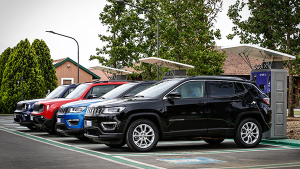 കോമ്പസ് 4xe, റെനെഗേഡ് 4xe മോഡലുകൾ യൂറോപ്പിൽ അവതരിപ്പിച്ച് ജീപ്പ്