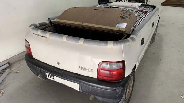 പിരിയാൻ വയ്യ; കാറിനെ കിടക്കയാക്കി ഉടമ 