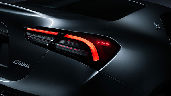 ആദ്യ ഇലക്ട്രിക് മോഡലായ ഗിബ്ലി ഹൈബ്രിഡ് സെഡാൻ അവതരിപ്പിച്ച് മസെരാട്ടി