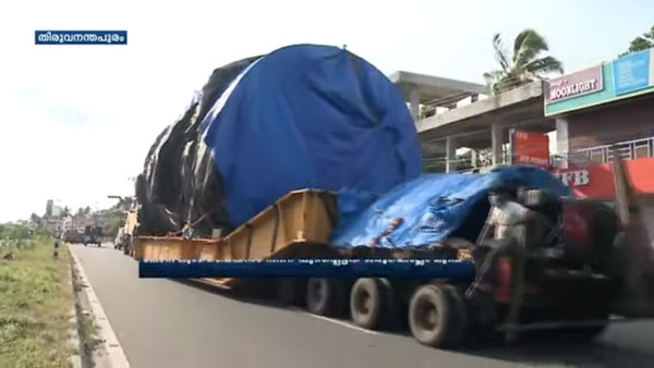 മുംബൈയിൽ നിന്ന് കേരളത്തിലേക്ക് ഒരു വർഷം നീണ്ട അപൂർവ്വ ട്രക്ക് യാത്ര