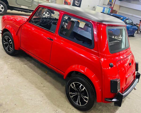 മിനി കൂപ്പറായി രൂപം മാറി പ്രീമിയർ പദ്മിനി