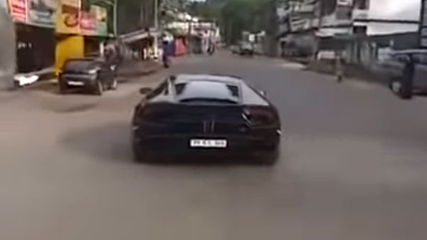 കോട്ടയം കൊച്ചി റോഡിൽ സൂപ്പർ കാറുകളിൽ രാജുവേട്ടനും കുഞ്ഞിക്കയും; വീഡിയോ വൈറൽ