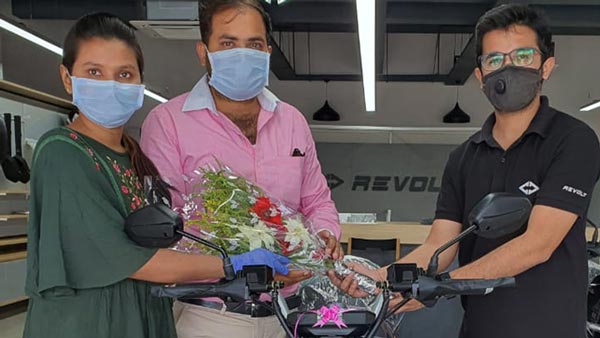 RV400, RV300 ഇലക്ട്രിക് ബൈക്കുകളുടെ ഡെലിവറി ആരംഭിച്ച് റിവോള്‍ട്ട്