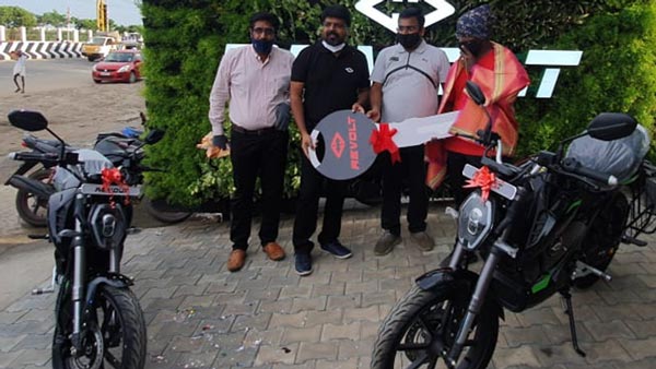 RV400, RV300 ഇലക്ട്രിക് ബൈക്കുകളുടെ ഡെലിവറി ആരംഭിച്ച് റിവോള്‍ട്ട്