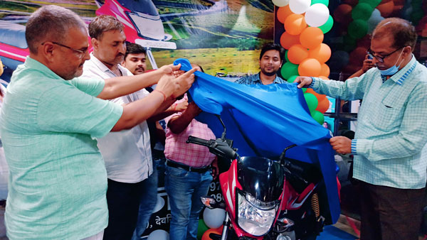 100 സിസി പ്ലാറ്റിന ഡിസ്‌ക് പതിപ്പിന്റെ ഡെലിവറി ആരംഭിച്ച് ബജാജ്