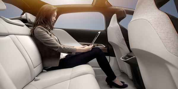 ടെസ്‌ലയുടെ ഇവി കിരീടത്തിന് വെല്ലുവിളിയായി ലൂസിഡ്