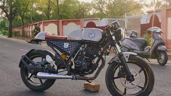 70,000 രൂപയ്ക്ക് കഫേറേസറായി രൂപംമാറി ബജാജ് ഡിസ്കവർ