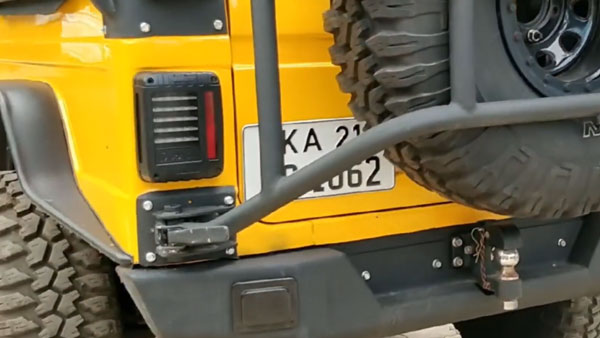 ഭീമൻ ടയറുകളിൽ ഓഫ്റോഡ് ലുക്കിലൊരുങ്ങി മഹീന്ദ്ര ഇൻവേഡർ ഭീമൻ ടയറുകളിൽ ഓഫ്റോഡ് ലുക്കിലൊരുങ്ങി മഹീന്ദ്ര ഇൻവേഡർ