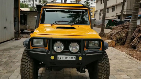 ഭീമൻ ടയറുകളിൽ ഓഫ്റോഡ് ലുക്കിലൊരുങ്ങി മഹീന്ദ്ര ഇൻവേഡർ ഭീമൻ ടയറുകളിൽ ഓഫ്റോഡ് ലുക്കിലൊരുങ്ങി മഹീന്ദ്ര ഇൻവേഡർ