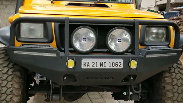 ഭീമൻ ടയറുകളിൽ ഓഫ്റോഡ് ലുക്കിലൊരുങ്ങി മഹീന്ദ്ര ഇൻവേഡർ ഭീമൻ ടയറുകളിൽ ഓഫ്റോഡ് ലുക്കിലൊരുങ്ങി മഹീന്ദ്ര ഇൻവേഡർ