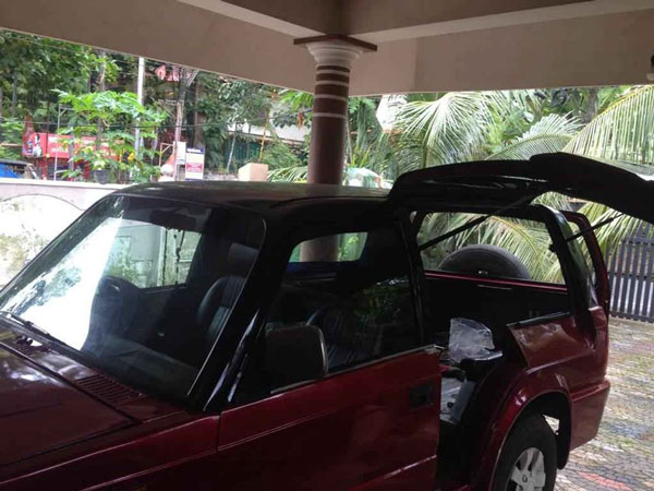 ഗൾവിംഗ് ഡോറുകളുമായി പരിഷ്കരിച്ച ടാറ്റ സിയറ