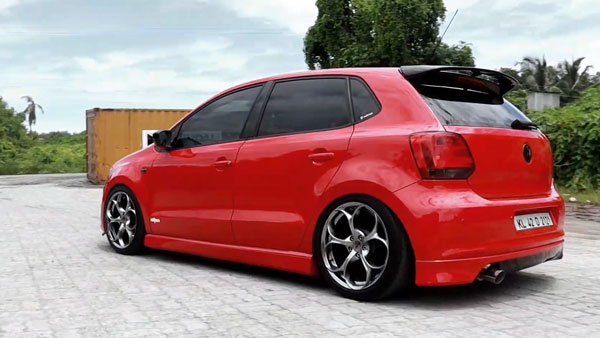 ചുവപ്പഴകിൽ ഹോട്ട് കസ്റ്റമൈസ്ഡ് പോളോ