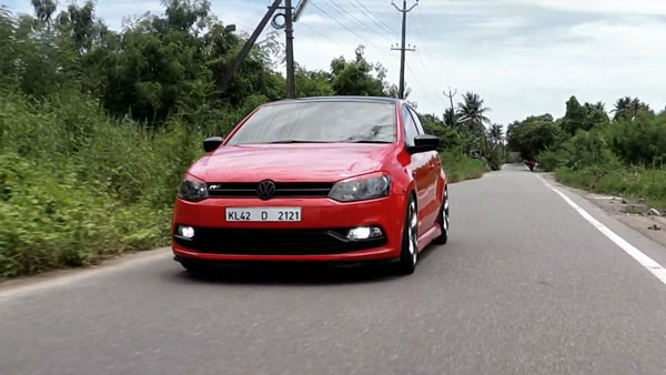 ചുവപ്പഴകിൽ ഹോട്ട് കസ്റ്റമൈസ്ഡ് പോളോ