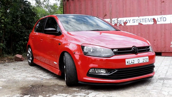 ചുവപ്പഴകിൽ ഹോട്ട് കസ്റ്റമൈസ്ഡ് പോളോ