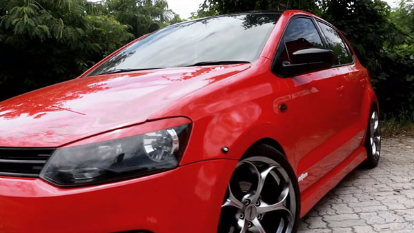 ചുവപ്പഴകിൽ ഹോട്ട് കസ്റ്റമൈസ്ഡ് പോളോ